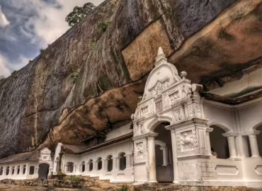 Dambulla Royal Cave Temple and Golden Temple