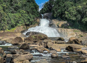 Bopath Ella Waterfall
